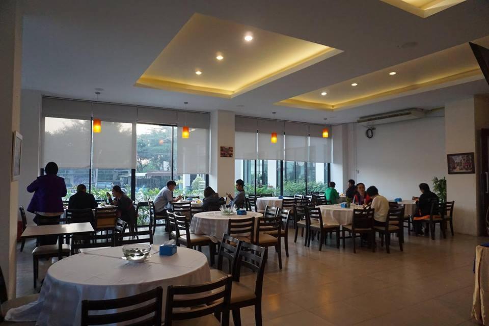 武里南 林拉德广场旅馆酒店 外观 照片