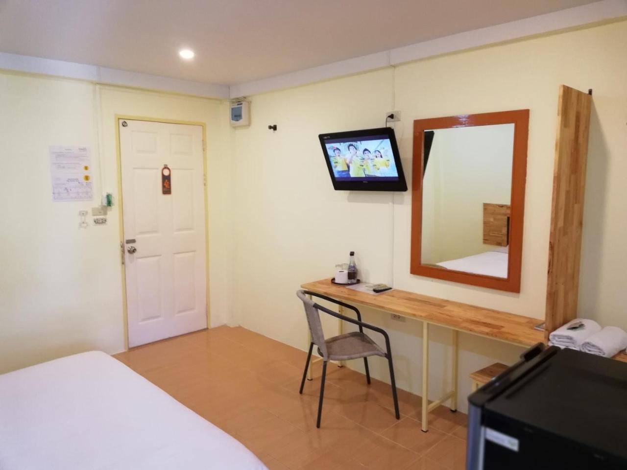 武里南 林拉德广场旅馆酒店 外观 照片