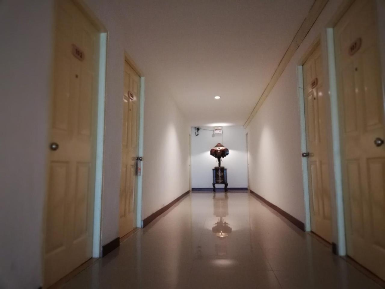 武里南 林拉德广场旅馆酒店 外观 照片